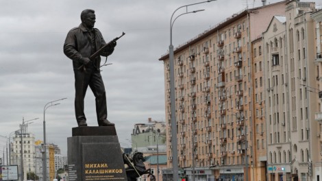 В Москва откриха голям паметник на създателя на АК-47
