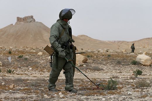 Руските сапьори в Сирия открили миниран склад с 12 хиляди големи боеприпаса